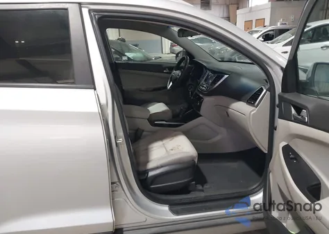 2017 Hyundai Tucson Se z USA, uszkodzony, nr VIN KM8J33A41HU263550